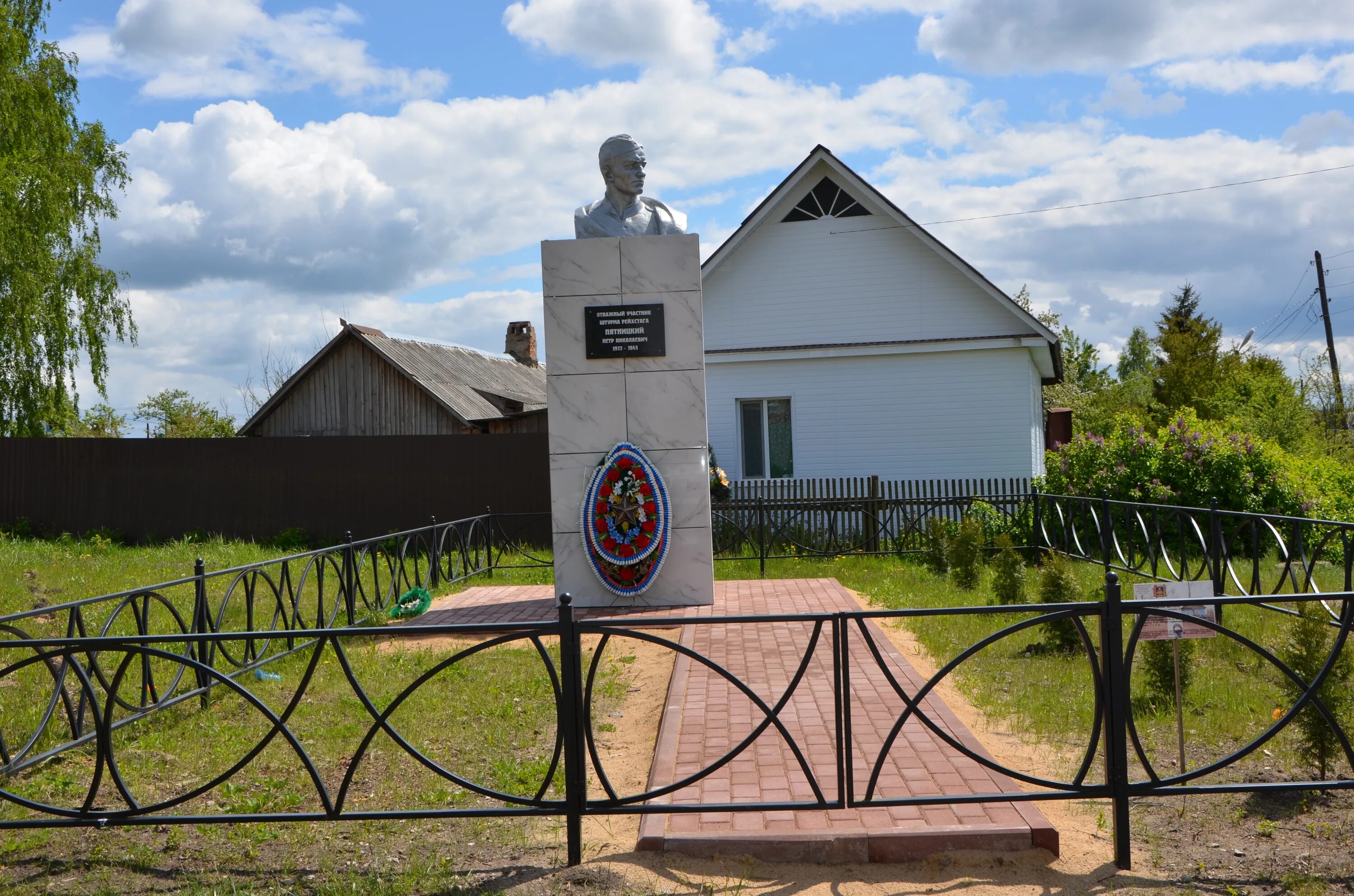 Поселок клетня брянская область. П Клетня Брянской области. Клетнянский район Брянская область памятник. Рабочий посёлок Клетня Брянская область. Площадь Клетня Брянская область.