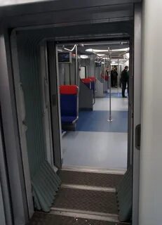 Переход через вагоны