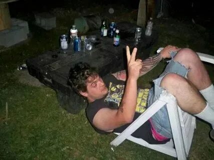 Веселые пьяные девчонки. Пьянство молодежи. Алкоголь и молодежь. Бухую на даче. Бухую на даче.