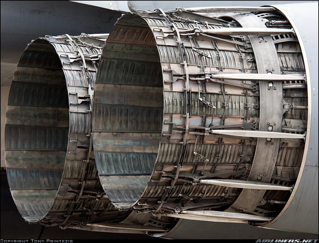 авиационные сопла. двигатель як 42. су 25 сопло турбины. сопло реактивного двигателя. сопло истребителя.