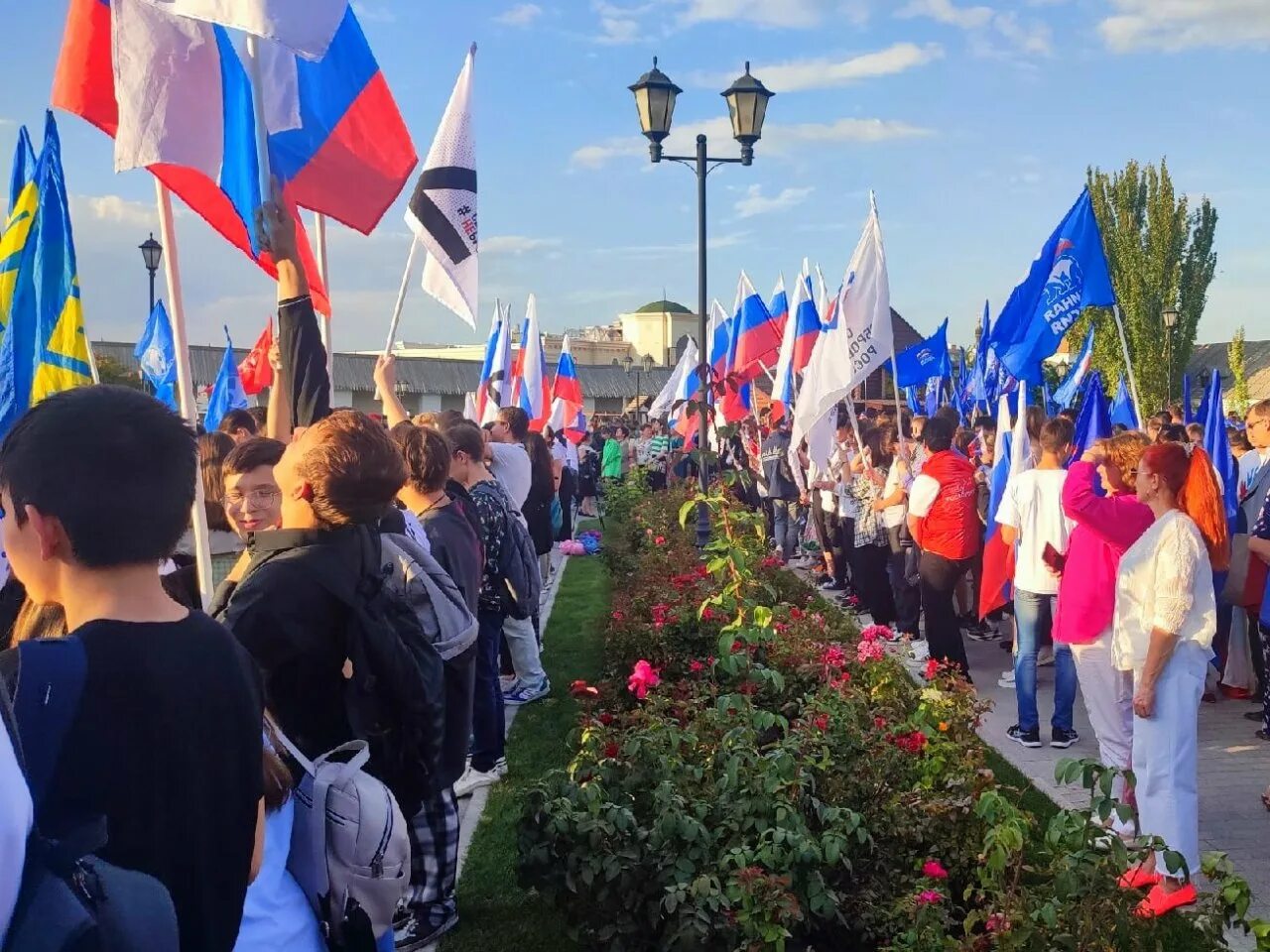 Митинг в Астрахани. Присоединение Донбасса к России. Концерт в Астрахани. Присоединение Донбасса Кремль. Астрахань на 5 дней