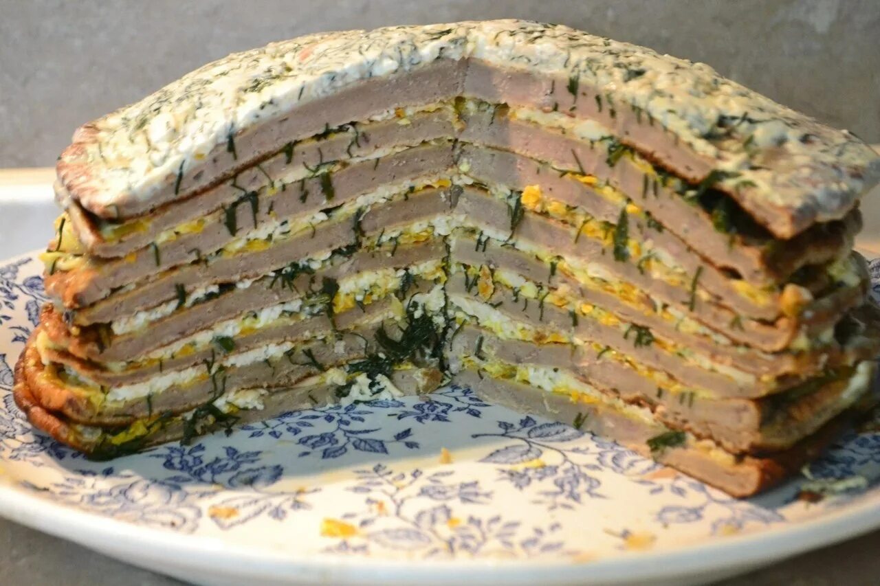 печеночный торт. блинный печеночный торт. печёночный торт из куриной печени в духовке. торт из печени с сыром. юлия высоцкая печеночный торт рецепт.