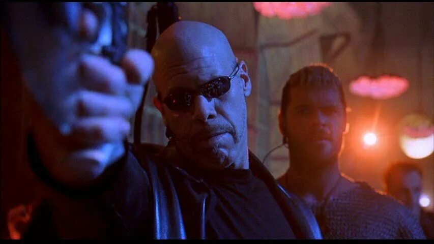 Блэйд 2 (2002) постер. Blade 2 на русском. Блэйд -2 гильермо дель торо. Рон перлман блейд 2. Рон перлман блейд 2.