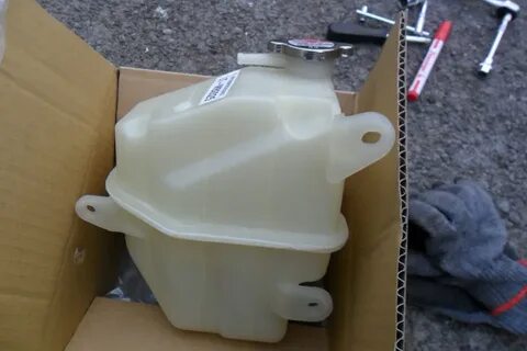 Расширительный бачок митсубиси