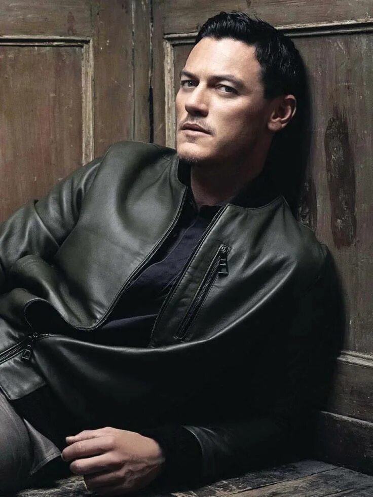 Luke evans. Люк Эванс. Актер люк Эванс. Дракула актер люк Эванс. Люк Эванс Эстетика.