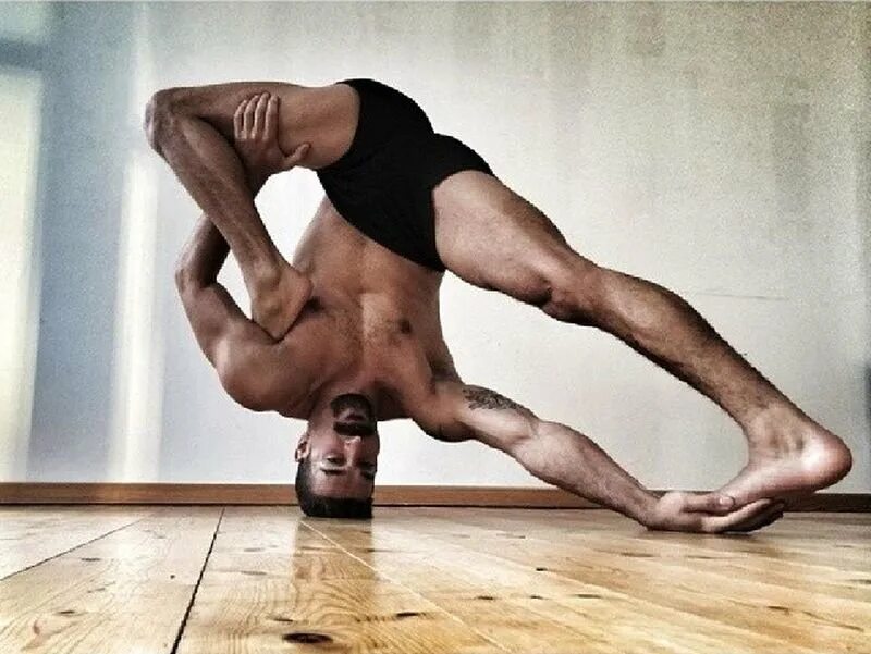 Самого гибкого человека. Рауф Ясит. Необычные позы йоги. Странные позы. Йога мужчина.