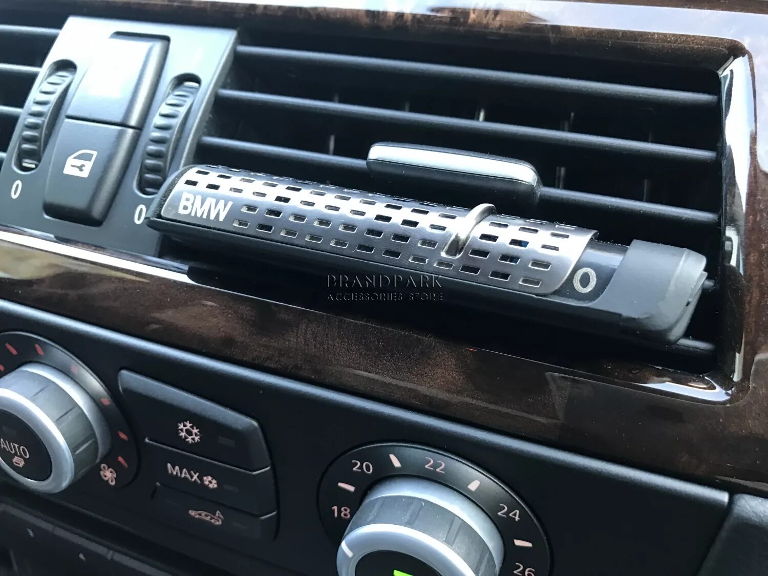 Ароматизатор bmw g05. Ароматизатор bmw оригинальный. Bmw 64119382585 ароматизатор. Штатный ароматизатор бмв. Ароматизатор воздуха bmw natural air.