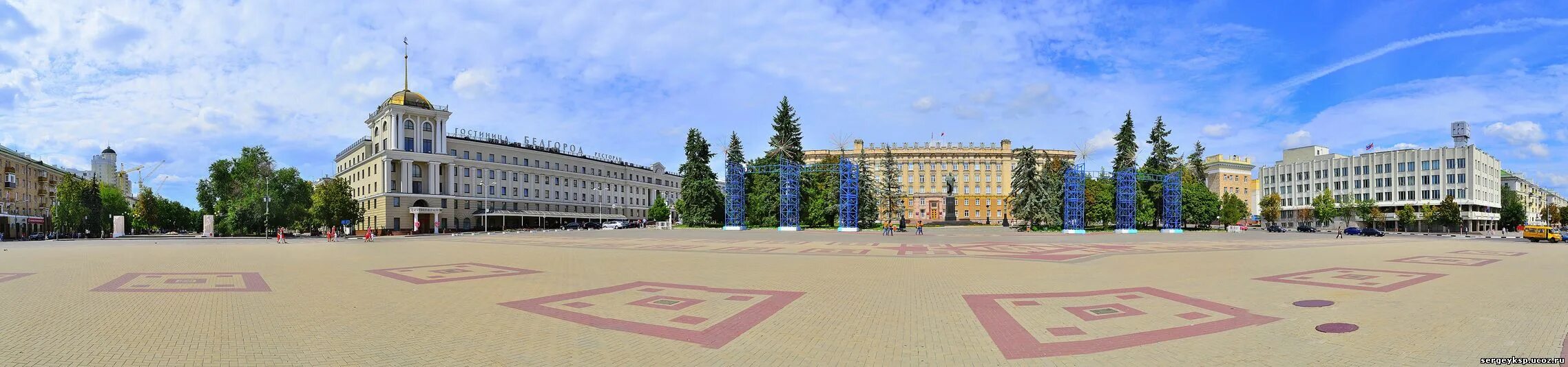 Достопримечательность белгорода соборная площадь. Соборная площадь белгород. Центральная площадь белгорода. Центральная площадь белгорода. Белгород соборная соборная площадь.