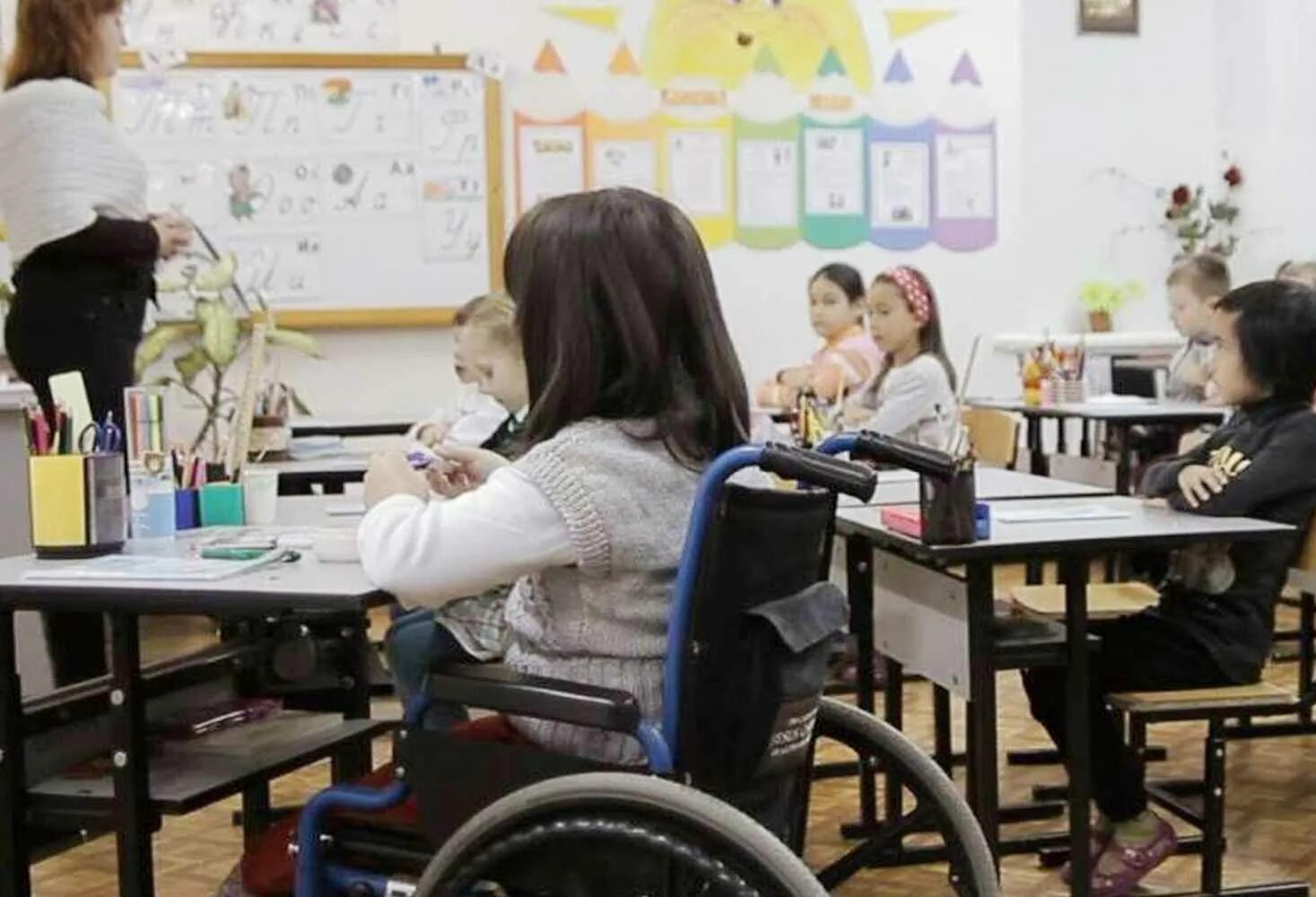 Школы для детей с особыми потребностями. Инклюзивные дети. Дети инвалиды в школе. Учреждения для детей с особыми потребностями. Школы для детей с ограниченными возможностями.