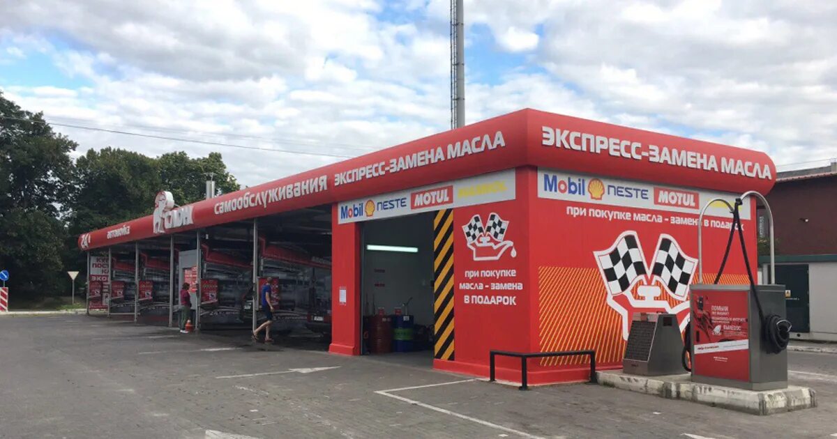 Замена масла в кпп. Доливка масла. Замена технических жидкостей. Масло в помпа автомойки nilfisk. Моторное масло в двигателе.