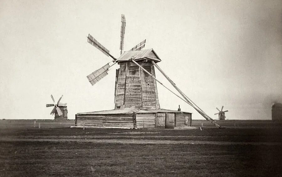 Троицк ветряная мельница. Ветряная мельница история. История ветряной мельницы. Ветряная мельница (для преобразования в механическую энергию). Жернова мельница в 1900 году.