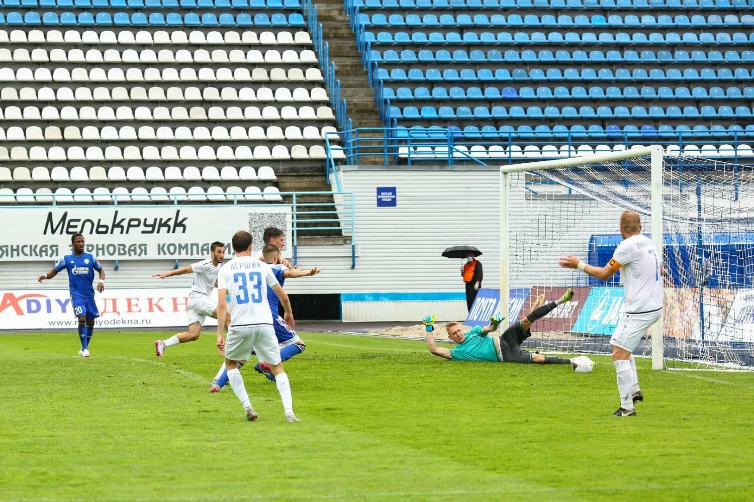 фк динамо брянск состав команды. динамо сервис брянск. динамо браянс м фк лого. фк динамо брянск. динамо сервис брянск.