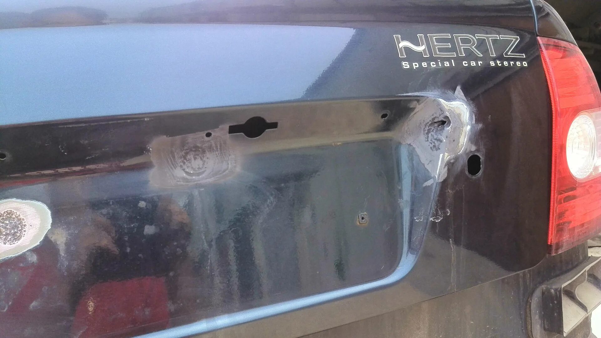 Ремонт крышки багажника без покраски. Упл крышки багажника приора. Обивка крышки багажника 2170. Ремонт крышки багажника. Ремонт крышки багажника.