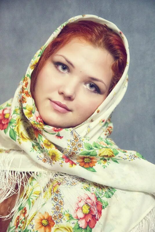 Russian bella. Russian bella. Красивая девушка в платке. Russian bella. Russian bella.