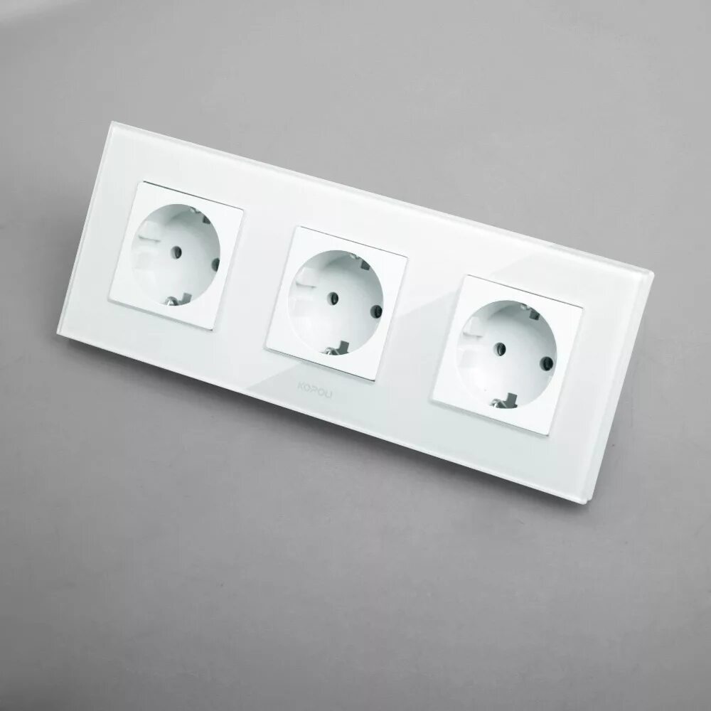 Розетка Schuko тройная 16a. Розетки Schuko Socket 16a. Тройная розетка Шнайдер встраиваемая Титан. Тройная розетка Шнайдер встраиваемая платина. Розетка внутренняя купить