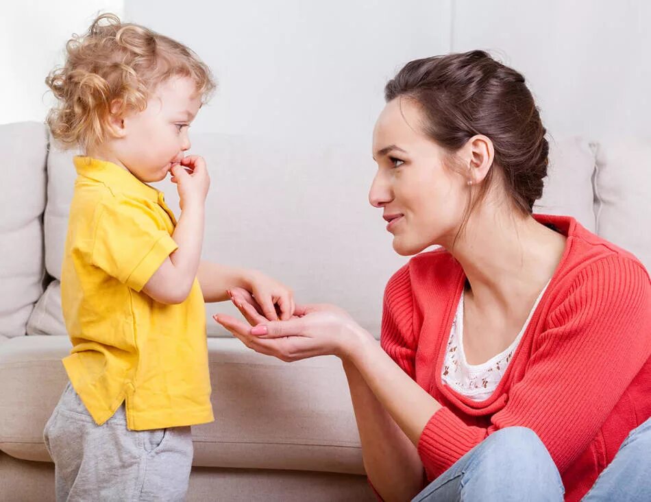 Психолог и ребенок. Сюсюканье родителей с детьми. Родители и дети. Разговор с подростком. Маленький ребенок и взрослый.