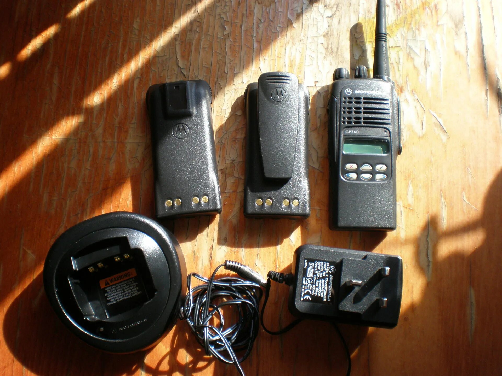 Дистанция рации. Motorola gp360. радиостанция радиус 201. сигнал по рации. зарядка для рации.