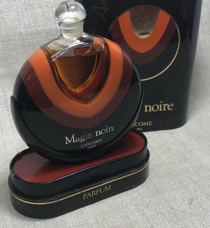 Magie noire духи. Magie noir 100ml фрагрансворлд. Lancome magie noire w 7. Духи lancome magie noire ссср. Духи ланком magie noire.