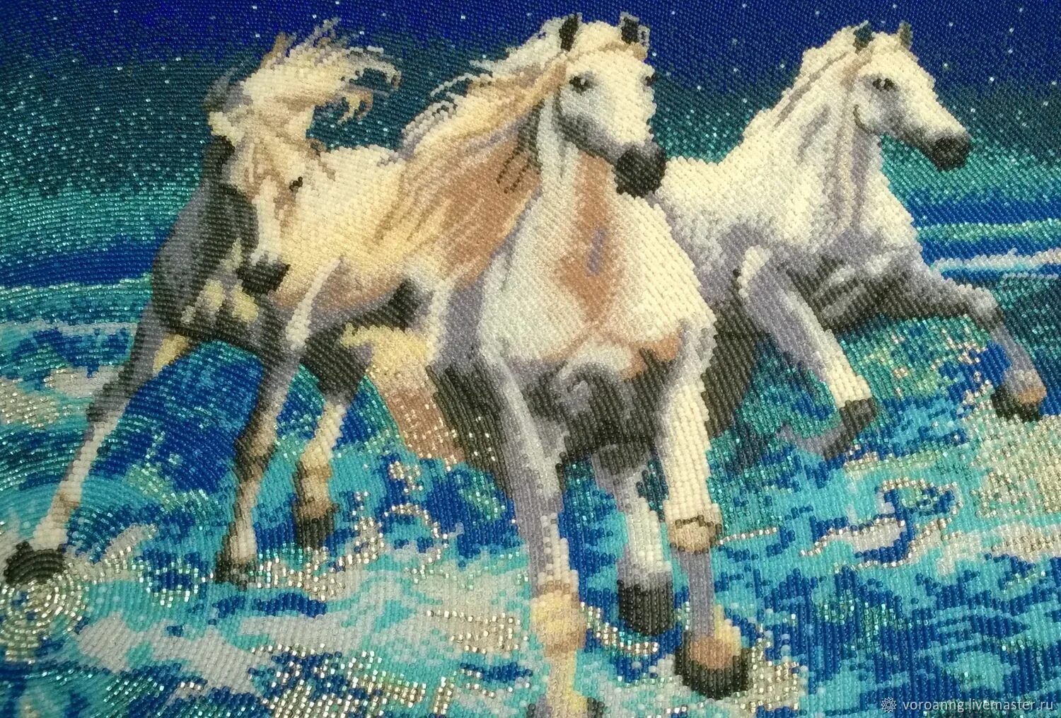 Тройка белых лошадей. 3 Белых коня рисунок. Три коня рисунок. Композиция с лошадью.