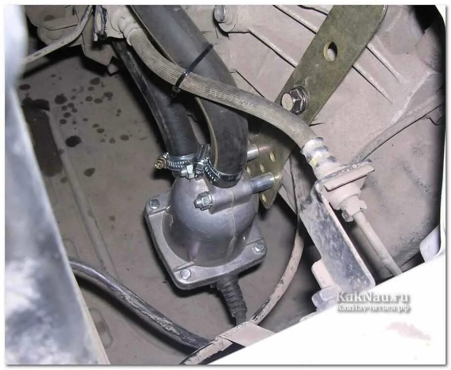 Подогреватель тосола дизель. Куда ставить стрелкой котёл на авто. Подогреватель двигателя 220в калина. Котёл подогрева двигателя 220в газ 3110. Подогрев 220 на тойота 2с.