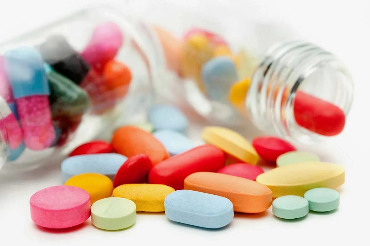 Лекарство это. Лекарства. Лекарства таблетки. Антибиотики. Медикаментозная терапия.