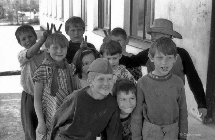 У мальчика было 80 руб. Папа купил детям шоколадное фруктовое. Формула зависимости у от х. Сколько будет 80 80. У мальчика было 80 руб.