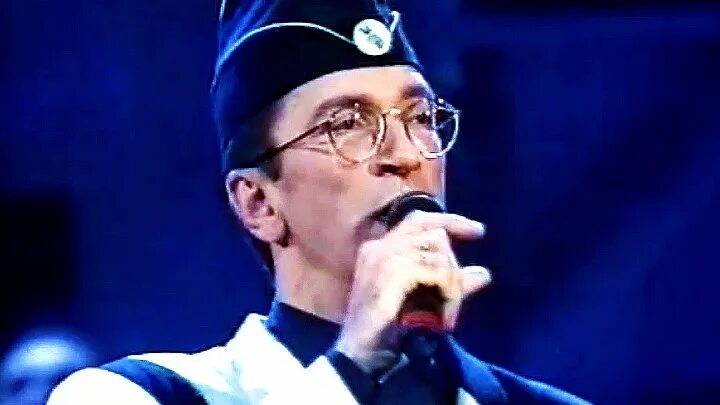 Буйнов шампанское. Падают листья буйнов фото. Буйнов шампанское. Хрусталь и шампанское песня. Хрусталь и шампанское песня слушать буйнов.