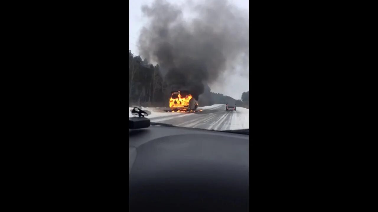 Автобус тобольск ярково. Пожар в ялуторовске. сгоревший школьный автобус. пожар в ярково.