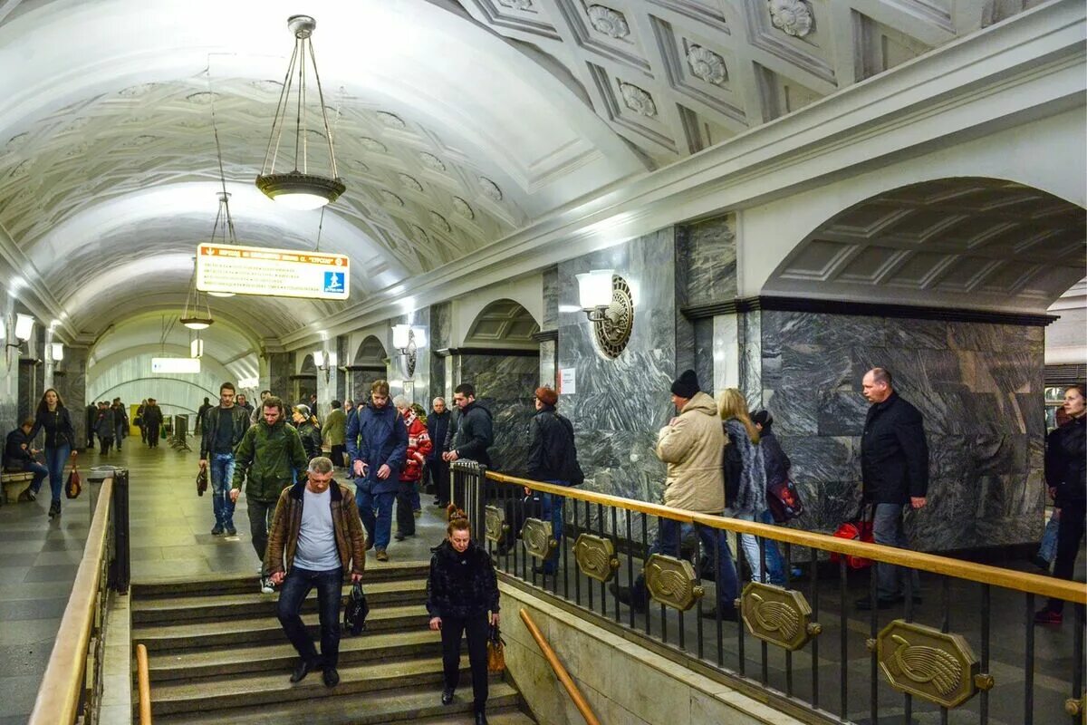 Станция метро Арбатская Арбатско-Покровской линии. Станция Курская синяя ветка. Метро Курская Арбатско-Покровской линии. Метро Арбатская синяя ветка.