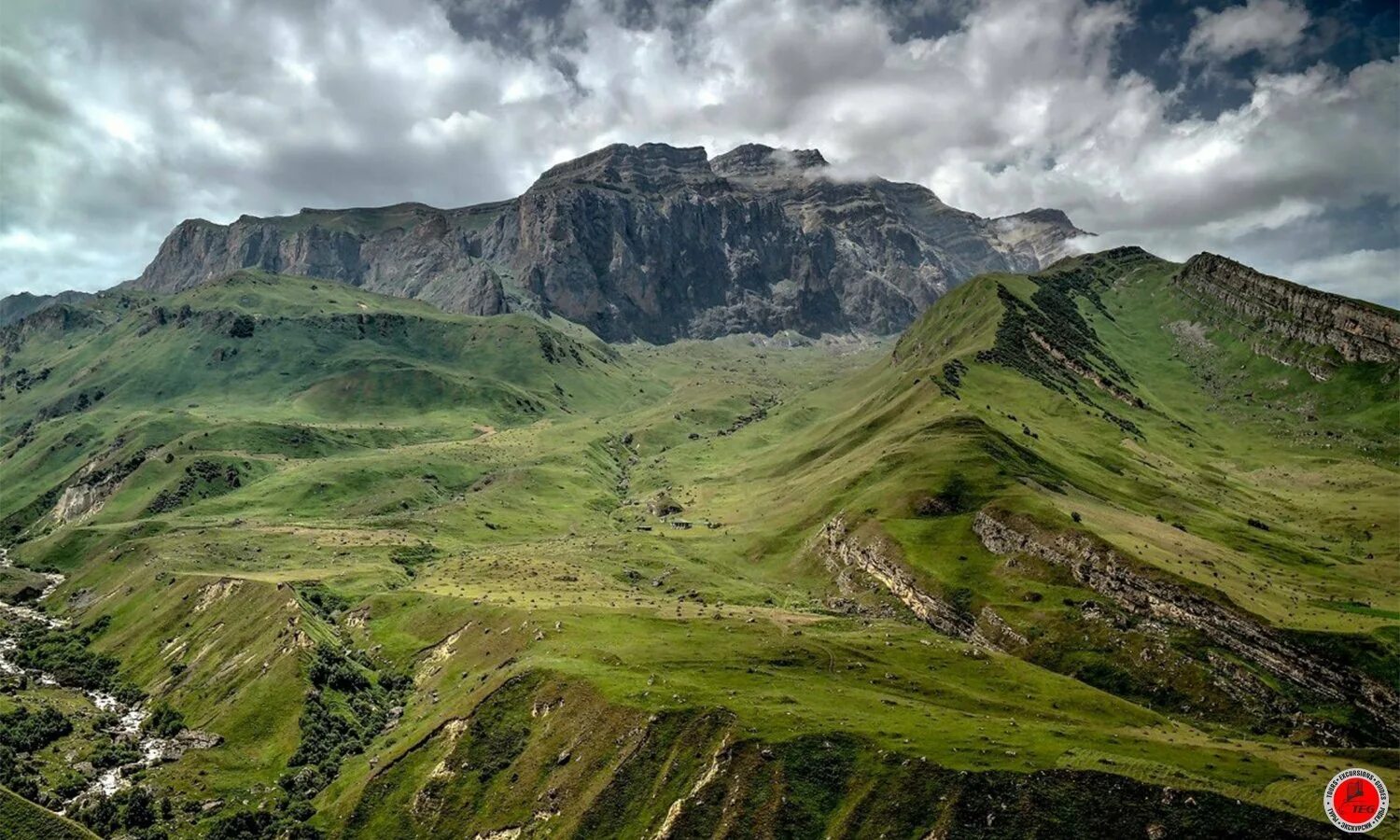 Азербайджан горные. Горы Азербайджана Талышские горы. Гора Шахдаг в Азербайджане. Кусары горы. Ленкорань Талышские горы.