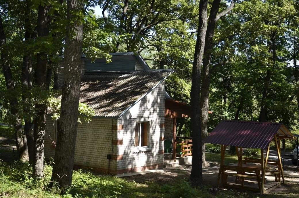 Турбаза листья. Турбаза кучерла высотник. База отдыха тетерев. База семейного отдыха битюг. Турбаза кучерла высотник.