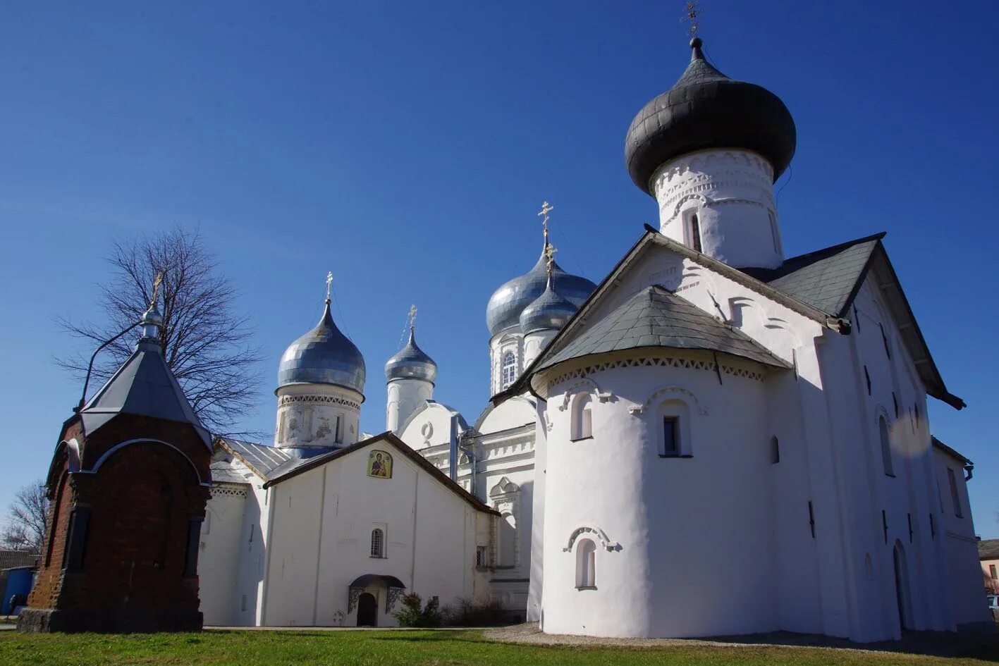 Сайт церквей новгорода. Церковь Симеона Богоприимца Великий Новгород. Зверин-Покровский монастырь Великий Новгород. Церковь Покрова зверина монастыря Великий Новгород.