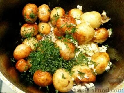 Картошка с чесноком на сковороде