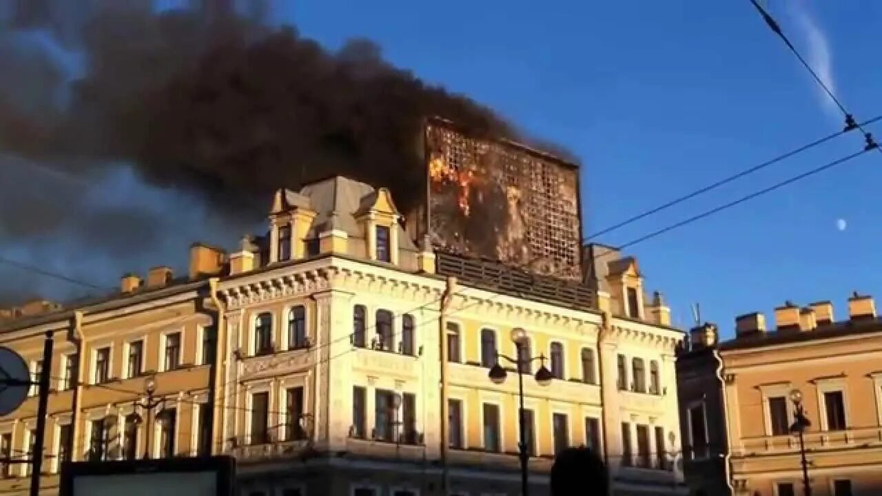 Пожар на восстания сегодня. Пожар восстания. Тюмень пожар на восстания сегодняшняя. Пожар восстания. Площадь восстания пожар.