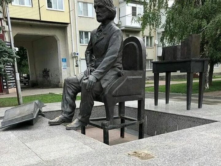 Памятник Тургеневу в Черкесске. Памятник Тургеневу Муму в Черкесске. Памятник Тургенева Черкесск. Улица Тургенева Черкесск. Черкесск тургенева