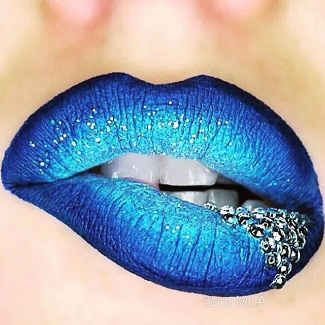 Твои красивые губы. Синие губы. Макияж губ. Синяя матовая помада. Красивые губы.