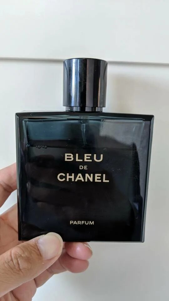 Шанель блю мужские оригинал. Духи bleu de Chanel. Bleu de Chanel Eau de Parfum/Блю Шанель. Блю де Шанель мужские духи 150 мл. Chanel Blue de Chanel Eau de parfume 8 мл.