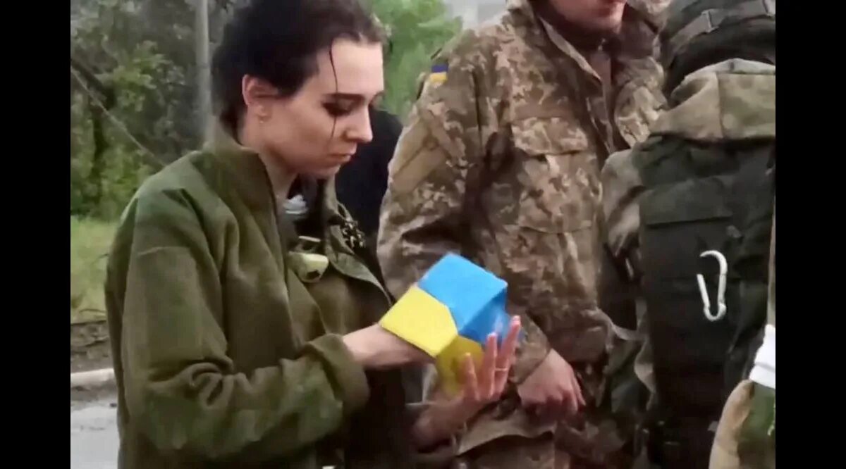 Пленные украинские боевики. Украинские женщины военные в плену. Правда что украина сдалась в войне
