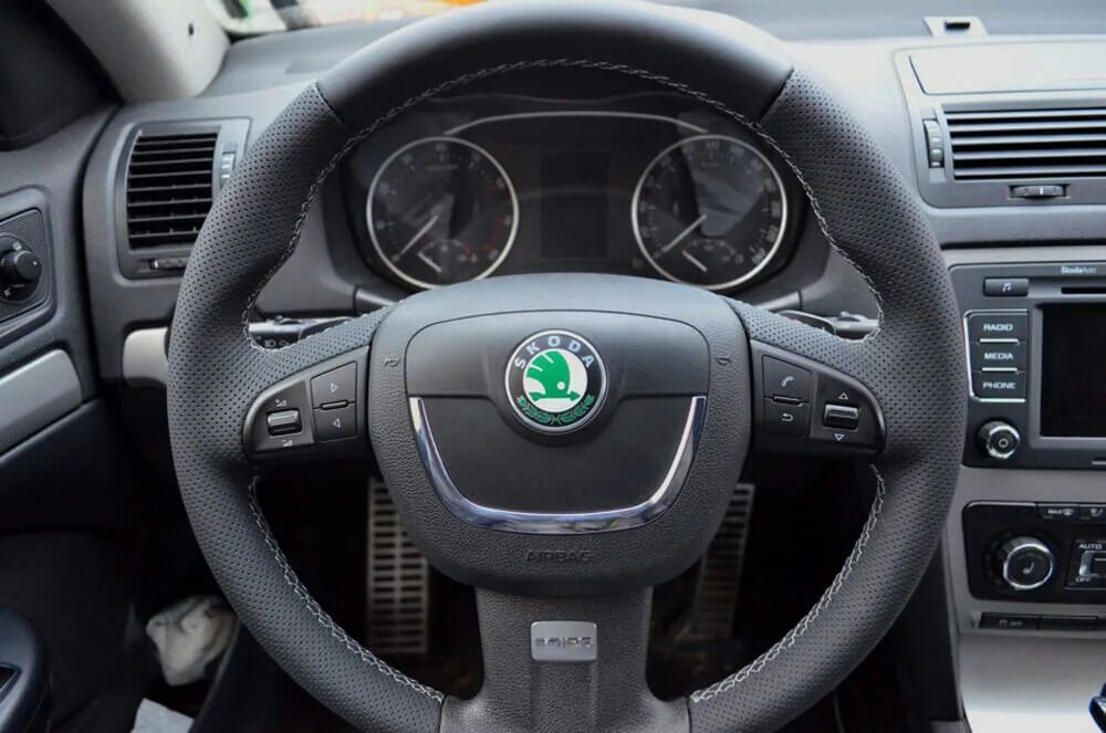 Снять руль шкода а5. Руль на skoda octavia a5 дорестайлинг.