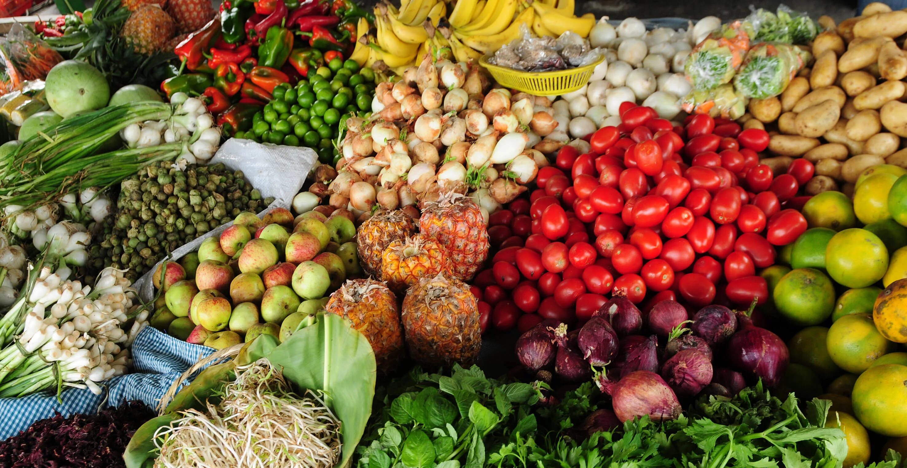 Мевалар фрукт. Овощи и фрукты. Рынок чорсу в самарканде. Овощи средней азии. Мадейра фруктовый рынок.