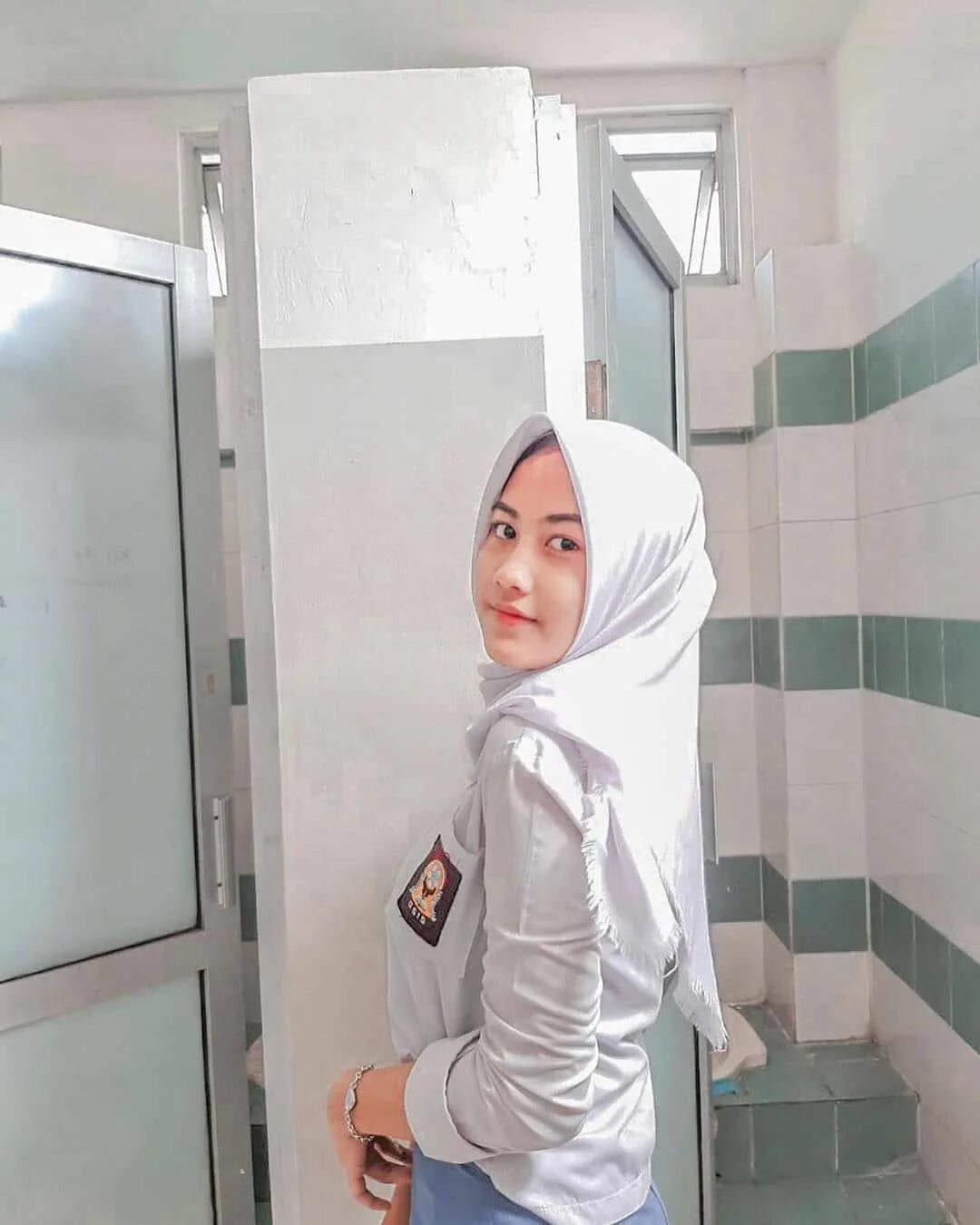 Main abg. Хиджаб селфи smp Anak. Cewek Hijab Colmek mandi. Anak sma hot хиджаб 18. PAP TT sma Jilbab.