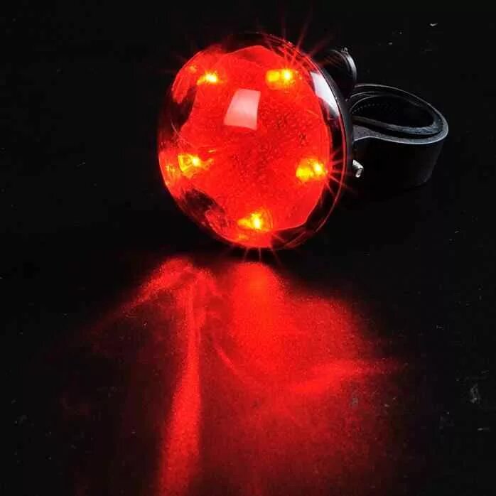 светодиодный задний фонарь на велосипед. задний мигающий фонарь. фонарь с цветными светодиодами. мигающий фонарик. мигающий фонарик на телефоне.