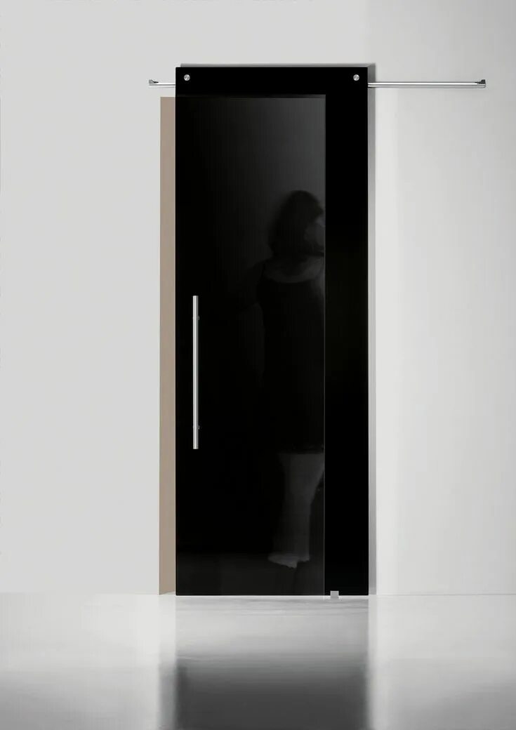 Черная стеклянная дверь. Двери с черным стеклом. Стеклянная матовая дверь в ванную. Черная стеклянная дверь в ванную.