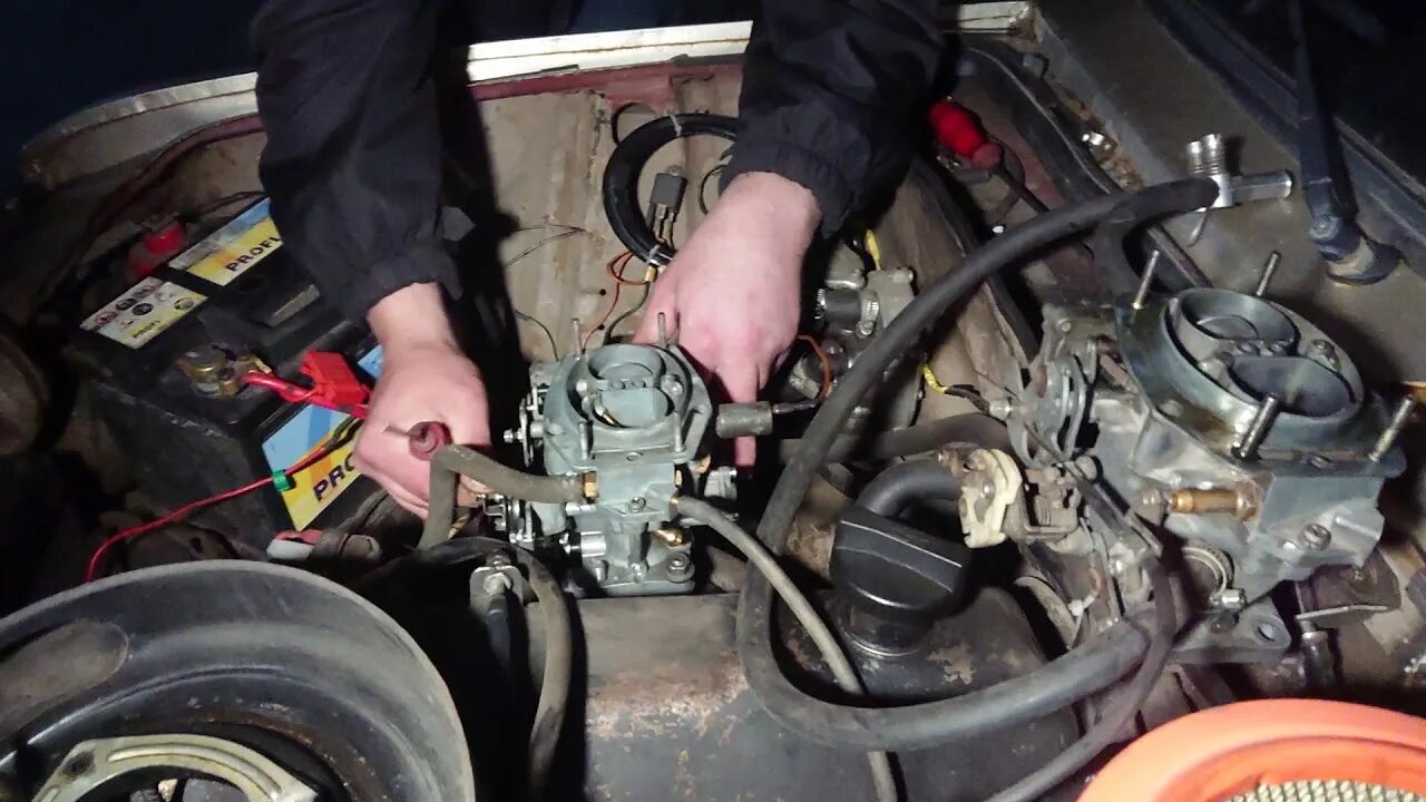 Солекс карбюратор 21041-10. Audi 80 b3 моновпрыск. Ауди 80 карбюратор двигатель. Карбюратор солекс на ауди 80 1. Ауди 80 карбюратор солекс.