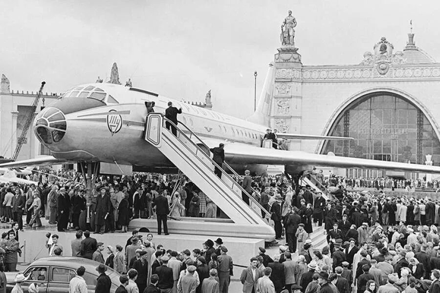 1957 год первый в истории. Открытие ВДНХ 1959. Ту 104 ВДНХ. 1959 - Открытие в Москве ВДНХ.. ВДНХ 1959 год.