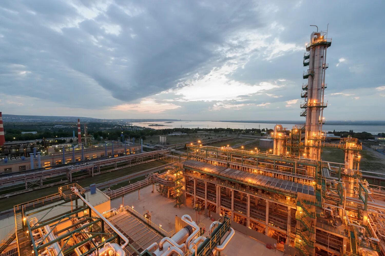 Саратовский химический завод. Химическая промышленность саратовской. Завод оргсинтез саратов. Нефтеперерабатывающий завод саратов. Нефтеперерабатывающий завод «крекинг» саратов.