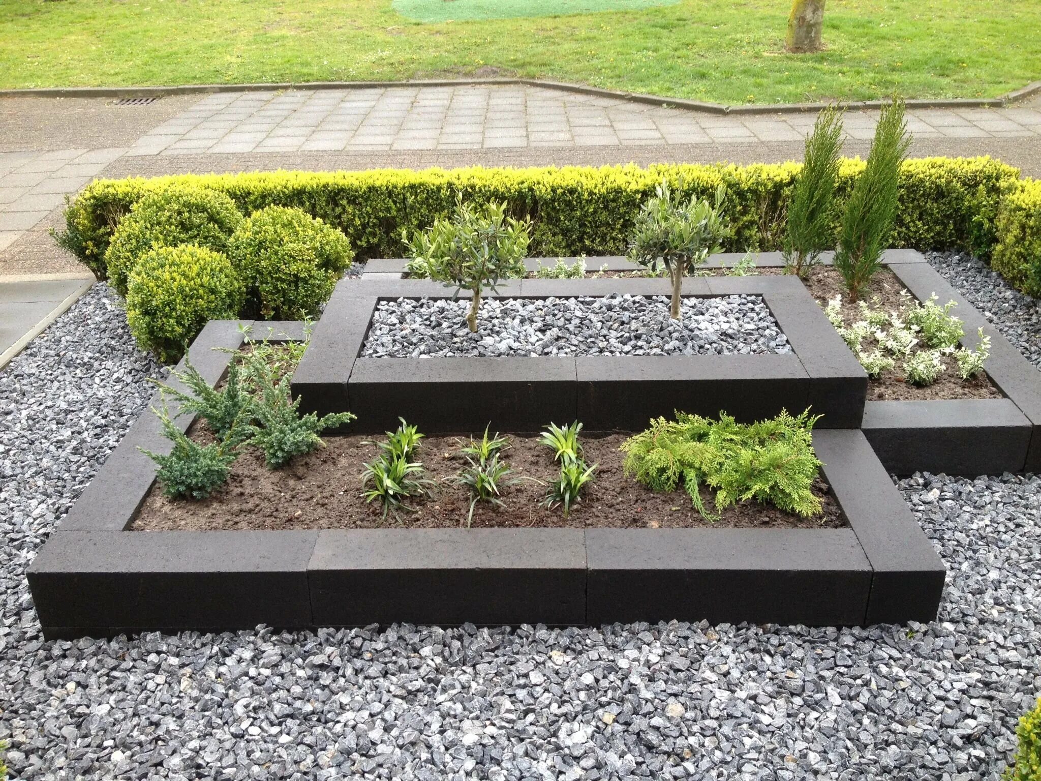 Благоустройство территории клумбы. Современные клумбы. Современные клумбы. Парк цветов райский сад в городе аль-айн. Цветник на участке.