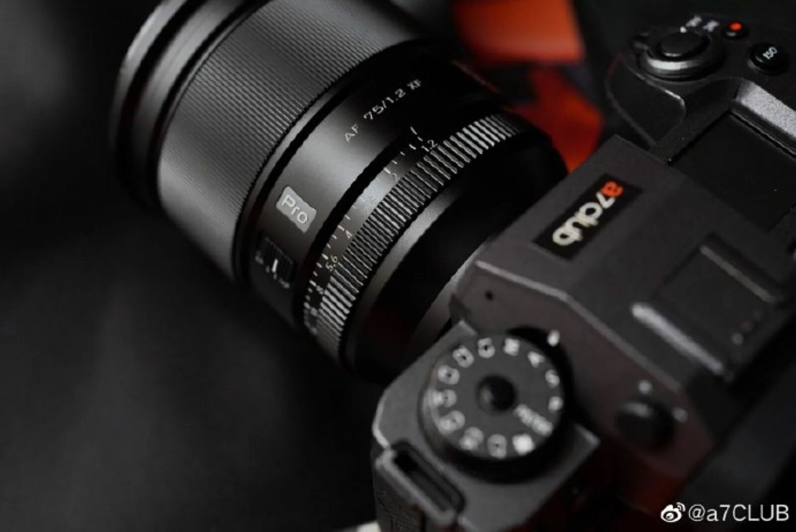 2. Viltrox 27mm f/1. Объектив для презентации. Viltrox 27mm f/1. 8 sony e.