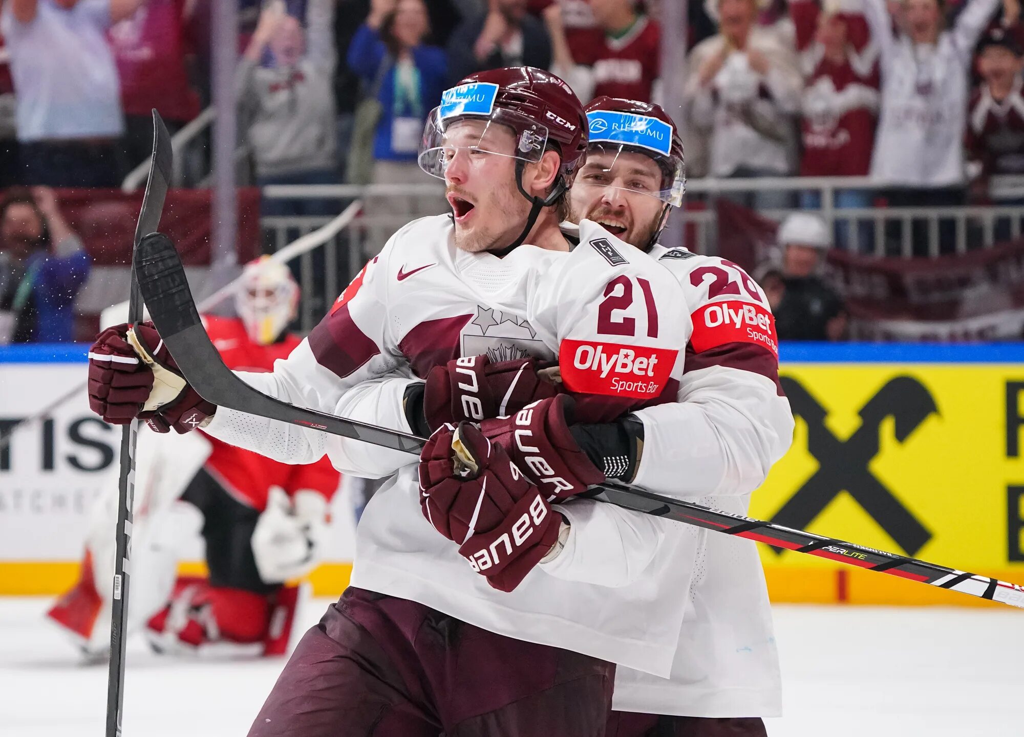 Чемпион по хоккею 2023. Канада Латвия хоккей. Хоккеисты Канады. ЧМ по хоккею США Латвия.
