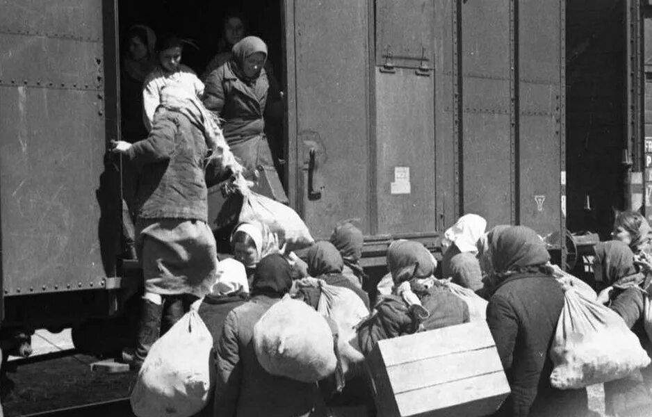 Эшелон с эвакуированными в годы войны 1941 г.. Июньская депортация 1941 года. Выселение народов. Депортация 1941
